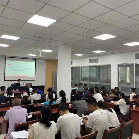 荷花苑社区开展“坚定理想信念、铸牢精神之基”专题学习