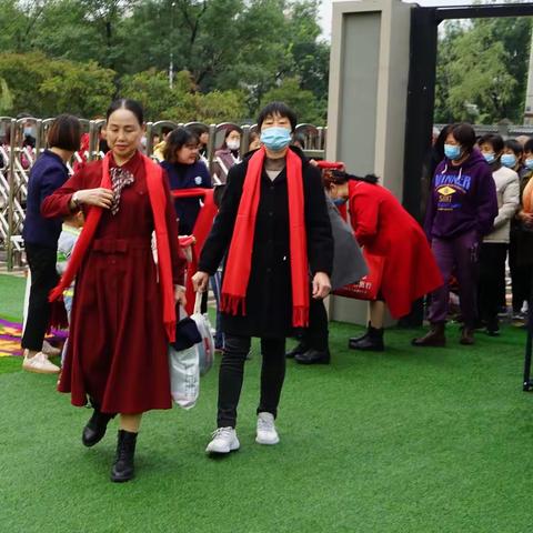 【久久话重阳 传承敬老情】馨乐臻幼儿园“重阳节”主题活动