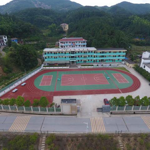 共创文明校园 争做最美班级——红星扶轮五湖学校开展班级文化建设评比活动