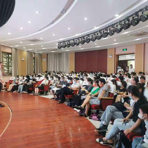 年年夏色应如是，花香自引蜂蝶来——家长开放日旅游专业侧记