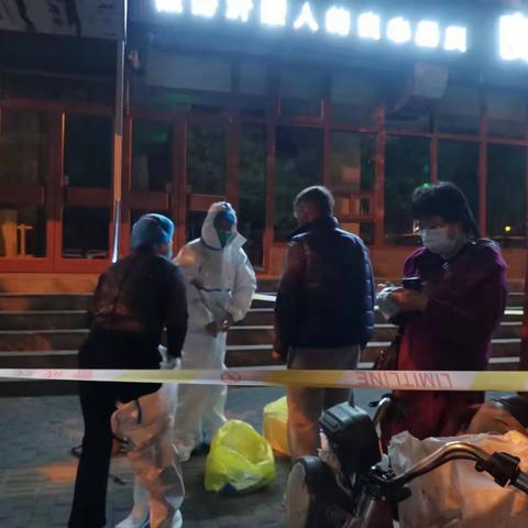 玉海园五里社区落实社区疫情防控临时封闭管控，保障居民安全