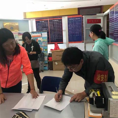 兰德华庭社区迎中秋双报到党员清洁日活动