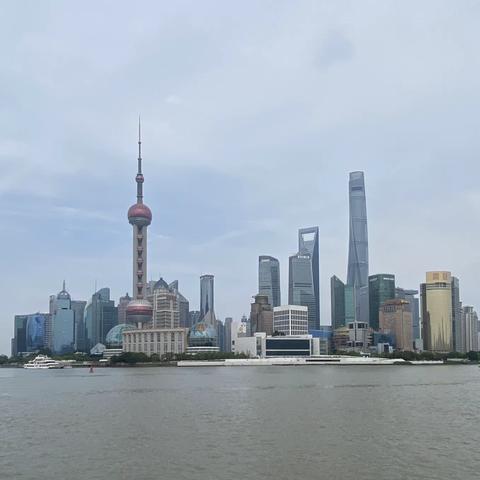 傍晚、夜幕下的上海外滩