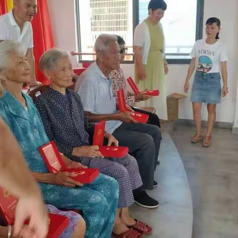 “半世纪风雨，五十年党情”后安村委会举办“光荣在党50年”纪念章颁发大会