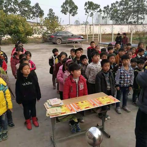 立足今日，展望未来——南席镇第十一小学期中质量评估总结大会