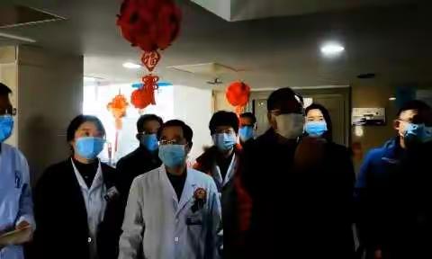殷殷关怀 暖暖温情｜院领导大年初一慰问值班人员及住院患者