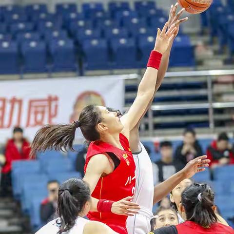 北京首钢女篮击败八一南昌队
