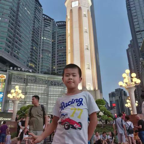 眼前这个少年，砺翼翔天！（607梁启乐毕业相册）