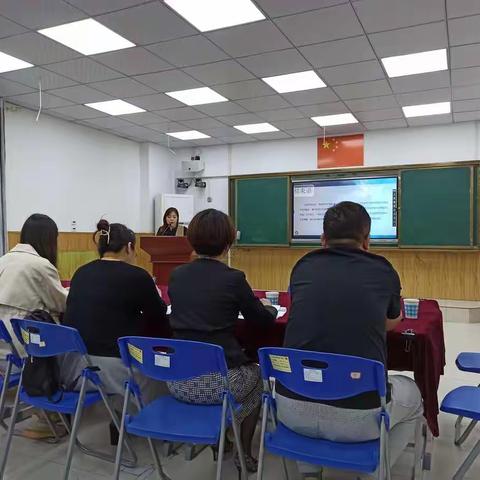 以校为本，促进信息技术与课堂深度融合