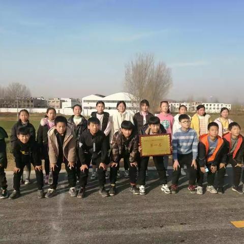 奔跑吧 少年——记岳滩镇二中小学部参加镇中心校庆元旦冬季越野长跑比赛