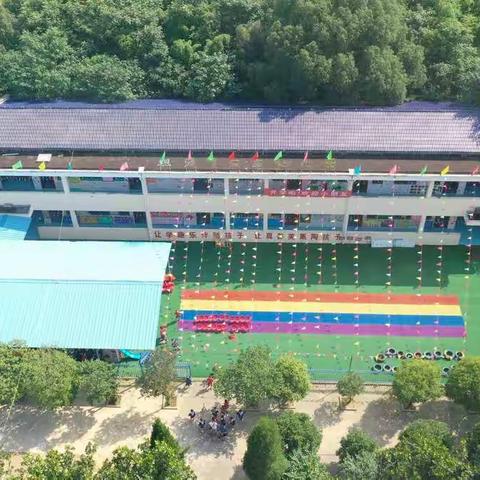 坦渡中心幼儿园“团团圆圆过中秋”时装秀圆满结束啦！祝大家中秋节快乐～