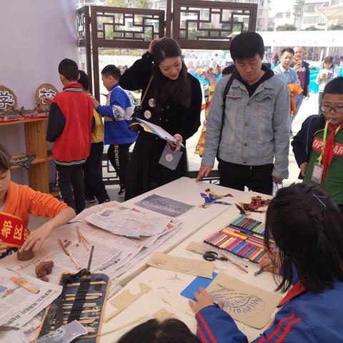 弘扬中华传统文化   献礼祖国70华诞——郫都区安德学校“皮影 陶艺”社团参加成都市城乡少年宫成果展示活动