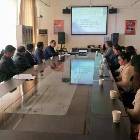 心手相牵  家校共育  搭建平台  促进成长