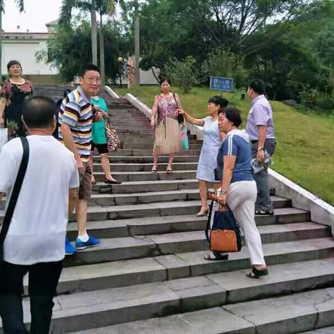 同学情永难忘。祝同学们永远青春靓丽。
