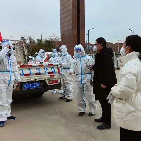 防疫消杀在战场  奉献精神在心中