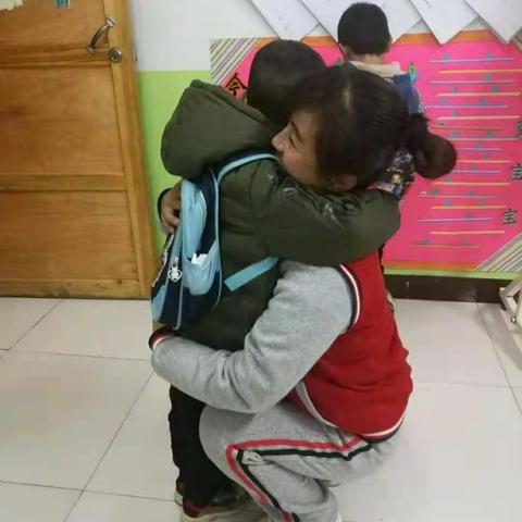 金色童年·立博幼儿园《爱的抱抱》