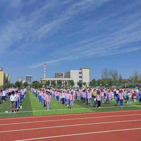 童画二十大，手绘心中美—莒县沭河小学第一届艺术节暨“喜迎二十大，百人绘画庆六一”活动（副本）