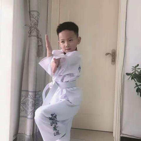 百幼故事乐园   假期篇  《乌鸦喝水》