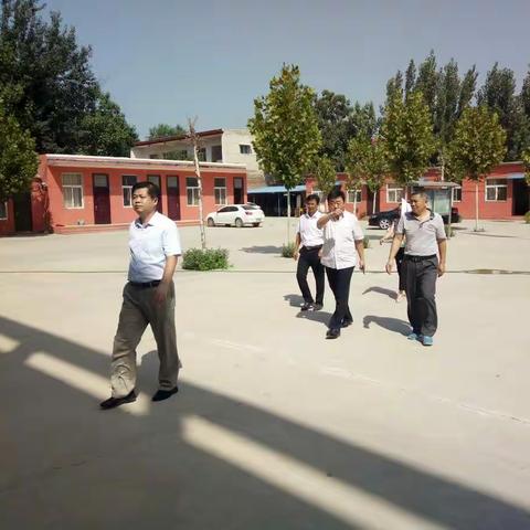 局领导左震一行莅临刘堡小学，进行“四轨巡察”