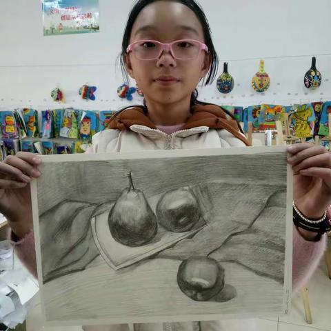 素描专业班《素描临摹水果》和素描提高班酷酷的创意素描《兔子》