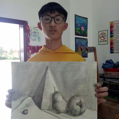 素描专业班静物写生，孩子们越来越棒了。😘