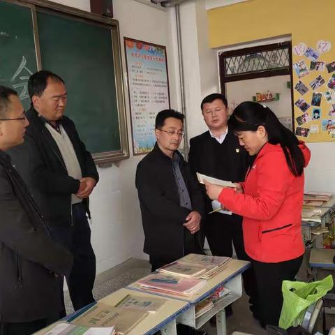 督查教师业务，狠抓教学质量——记县委宣传部冯部长检查调研石塬学区肖红坪小学