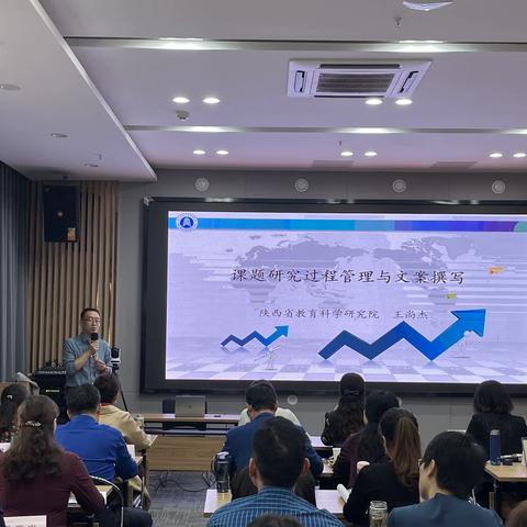 专家引领“利其器”，课题研究“善其事”