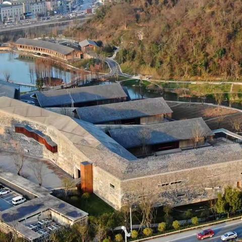 瞻前顾后，做新时代的接班人