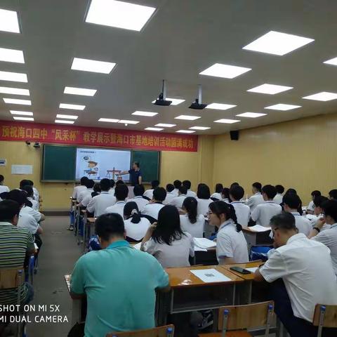 "凝聚智慧，共展风采"----记物理组“弘扬航天精神”主题教研活动