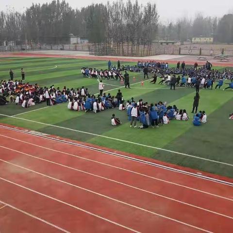 戴庙镇中学“团结奋进，积极向上，健康活力”拔河比赛