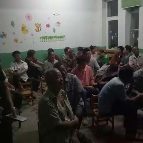 木厂村召开村民代表会，集体产权改革表决。