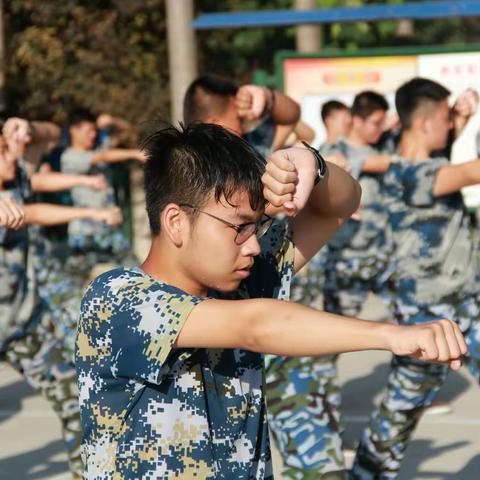 写一封感恩的信――西安博雅艺术中学南校区2018级新生军训第三天精彩记录