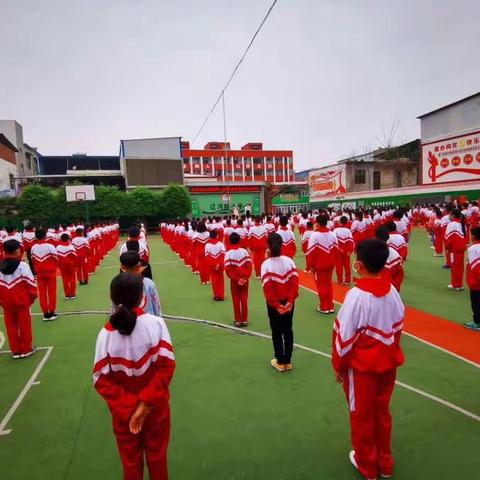 学习卫生知识，增强卫生意识——辽河路小学卫生知识普及班会