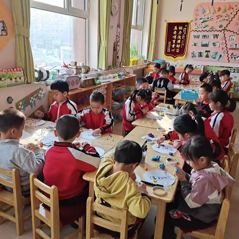 大六班蜜蜂直通车——小小艺术家