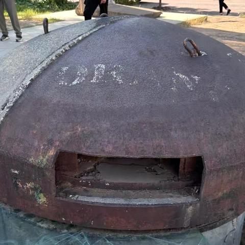 地拉那三重奏：历史、信仰与冷战艺术的碰撞