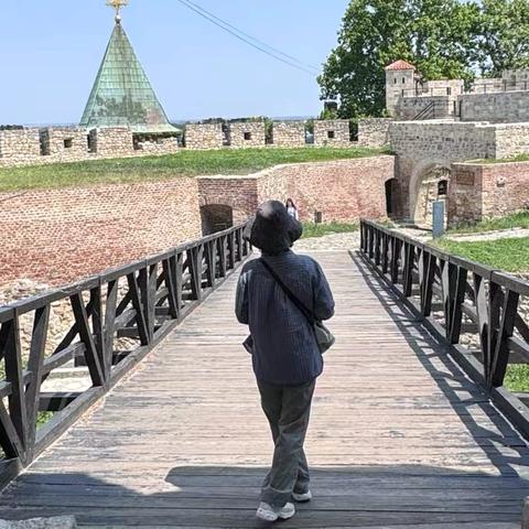 穿越塞尔维亚：历史的回响与心灵的触动