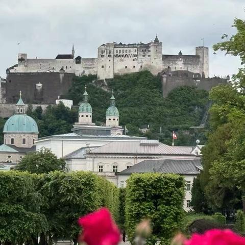 悬崖要塞与玫瑰迷宫：萨尔茨堡的双生史诗