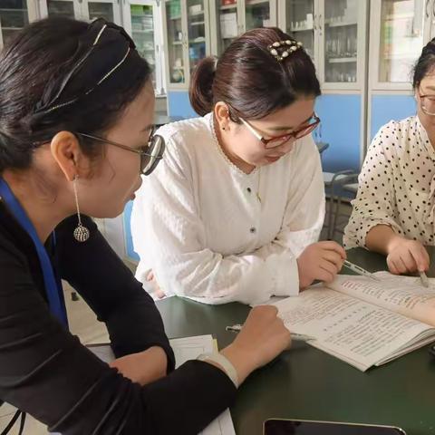 以“备”促教,“语”你同行——太平小学语文组五月集体备课