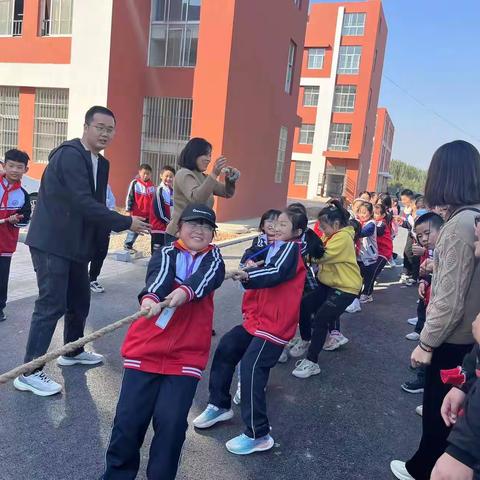 地方镇中心小学五年级组阳光体育活动