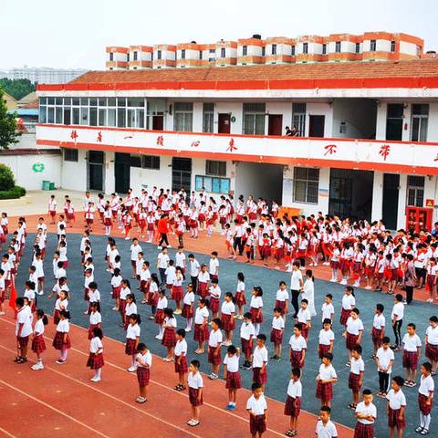 拥抱新时代，争做好队员——丰县民族小学少先队入队仪式
