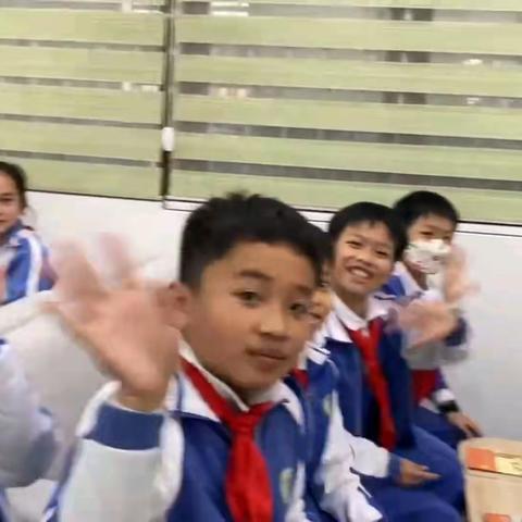 “梧”爱读书 与梦“桐”行——记梧桐学校开展品书阁相关阅读活动