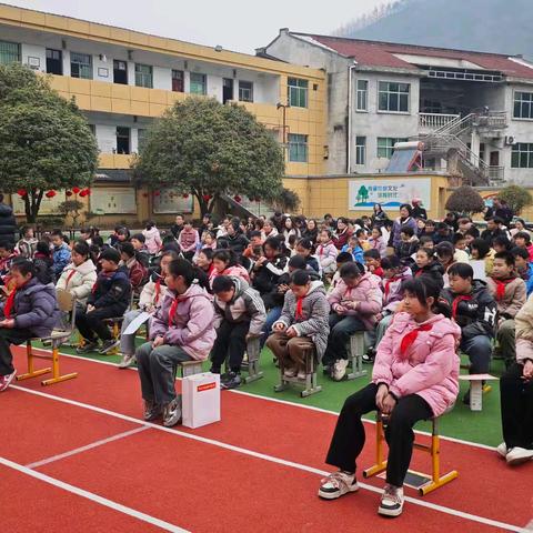 后柳镇中坝小学召开2025年春季开学典礼暨家长会