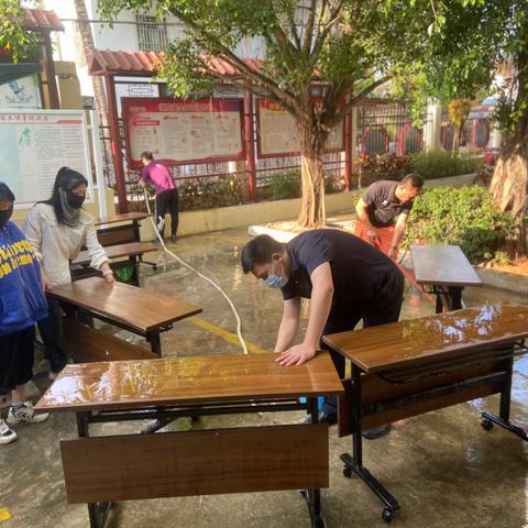 梅村村委会联合包点单位区政务中心开展搬家式大扫除活动