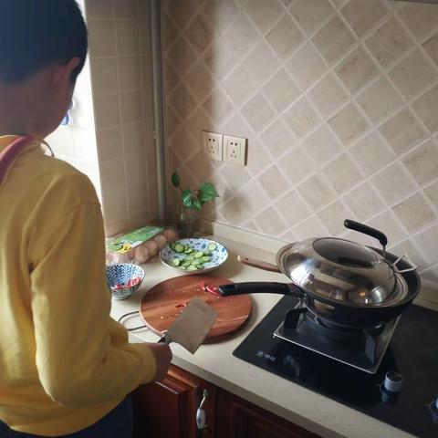 巨化三小六（3）五一劳动节学会做一道菜。
