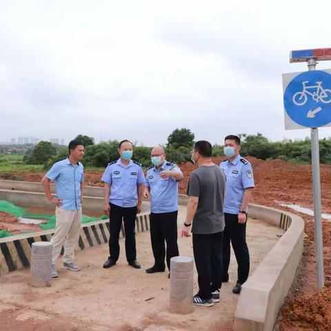 红谷滩大队“两会”期间开展农村道路交通安全隐患督导检查工作