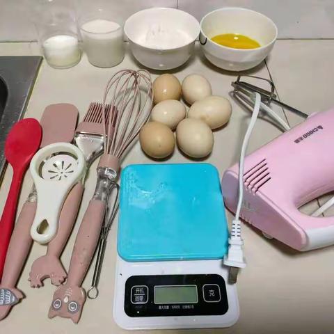 502班张玉洁 五一综合实践活动制作蛋糕🎂