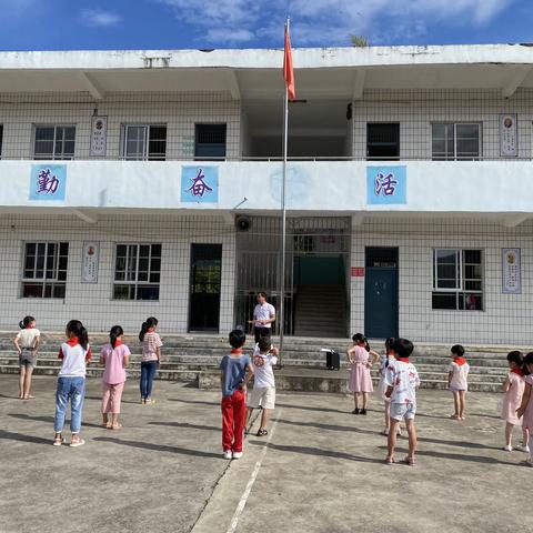 小手大手牵牵手，争做居家环境小能手——青板乡排楼小学“不文明陋习整治行动”主题实践活动