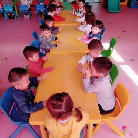 一年一度的中秋节即将到来，看我们的小宝贝多开心😊