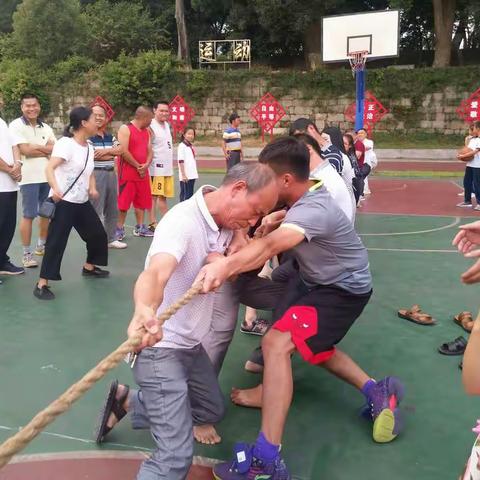 晨曦细雨育桃李，金秋硕果慰园丁