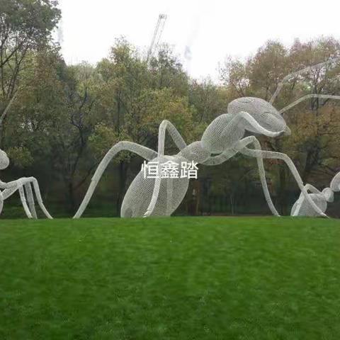 长沙中航地产小区草坪装饰喷漆不锈钢编织蚂蚁雕塑厂家
